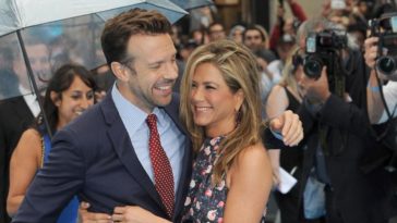 Jennifer Aniston comforts heartbroken Jason Sudeikis