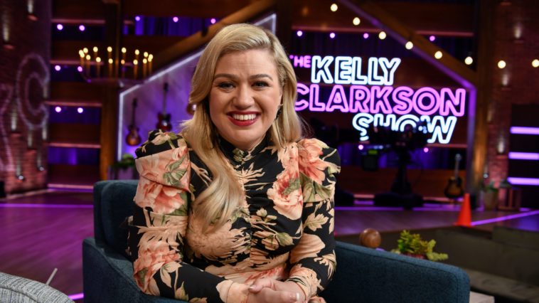 Kelly Clarkson Planning Plastic Surgery Makeover During Summer