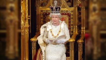 British Royal Family Scandals The Queen Elizabeth II Is Fighting To Keep The Monarchy Alive